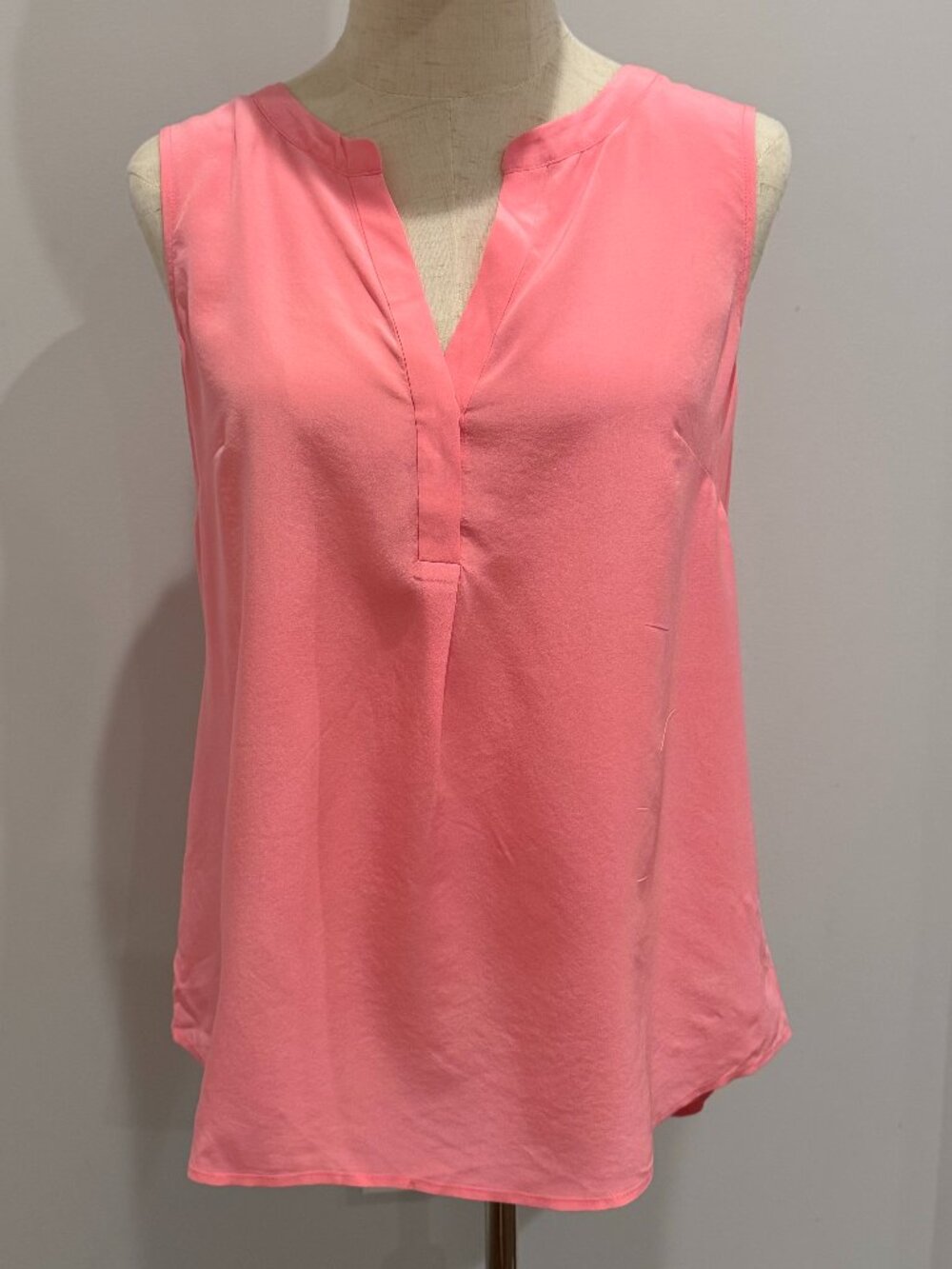 Lilly Pulitzer 100% Silk Sleeveless Popover Blouse Top Pink Coral Size M